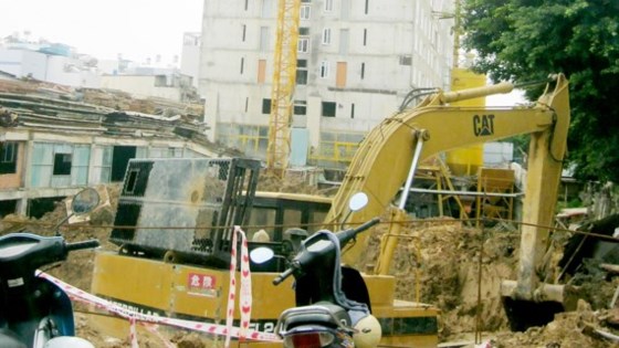 Hình ảnh ngổn ngang tại công trình dự án Tân Bình Apartment. Ảnh: TG SGGP